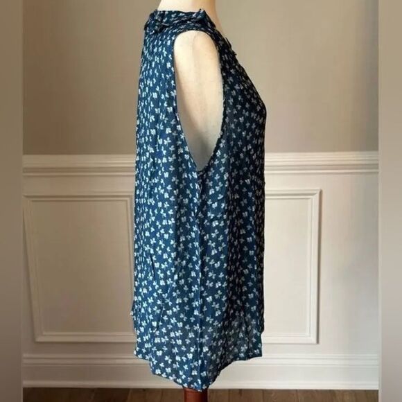 Velvet by Graham & Spencer anthropologie blue floral tank top size Medium - Picture 4 of 9